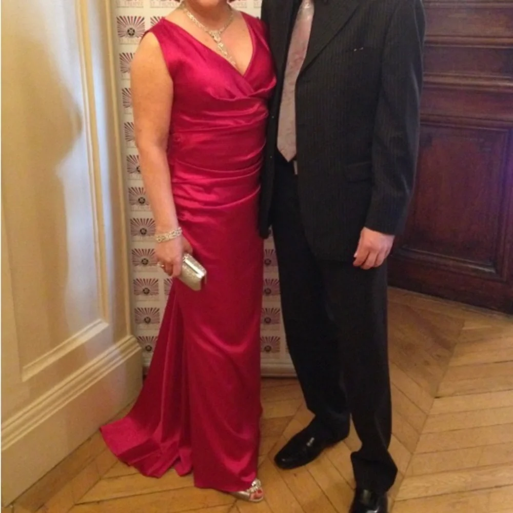 Talbot Runhof Barbie pink, fuchsia evening gown in duchesse satin.  SZ 14/44. - Picture 13 of 13